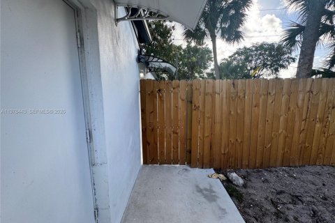 Commercial property in Miami Gardens, Florida 1 bedroom, 103.12 sq.m. № 2042099 - photo 8