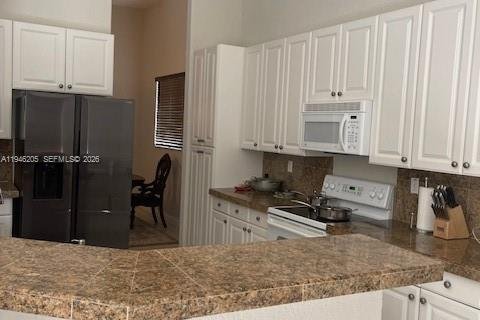 Casa en alquiler en Cutler Bay, Florida, 4 dormitorios, 231.88 m2 № 2003197 - foto 12