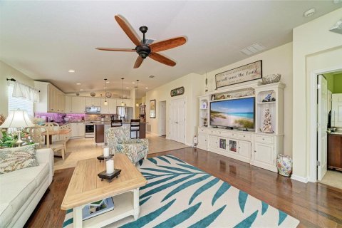 House in Parrish, Florida 3 bedrooms, 167.87 sq.m. № 2393616 - photo 2