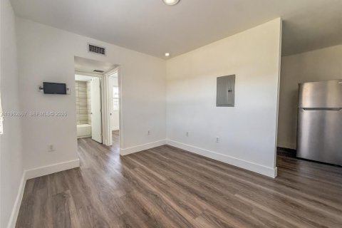 Apartamento en alquiler en Miami, Florida, 1 dormitorio, 39.48 m2 № 2026287 - foto 2
