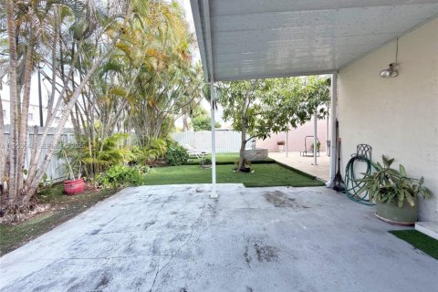 Casa en venta en Miami, Florida, 4 dormitorios, 199.93 m2 № 2007974 - foto 14