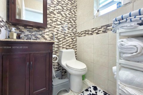 Casa en venta en Miami, Florida, 4 dormitorios, 199.93 m2 № 2007974 - foto 29