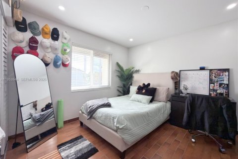 Casa en venta en Miami, Florida, 4 dormitorios, 199.93 m2 № 2007974 - foto 30
