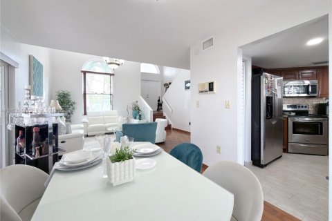 Casa en venta en Miami, Florida, 4 dormitorios, 199.93 m2 № 2007974 - foto 9