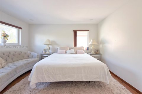 Casa en venta en Miami, Florida, 4 dormitorios, 199.93 m2 № 2007974 - foto 24