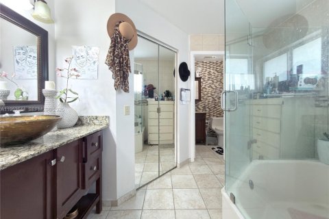 Casa en venta en Miami, Florida, 4 dormitorios, 199.93 m2 № 2007974 - foto 28