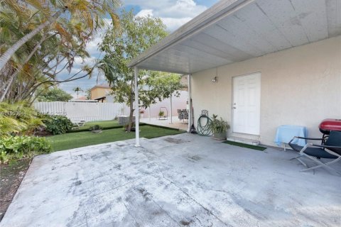 Casa en venta en Miami, Florida, 4 dormitorios, 199.93 m2 № 2007974 - foto 11