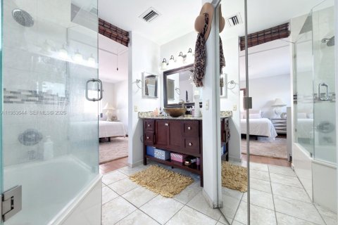 Casa en venta en Miami, Florida, 4 dormitorios, 199.93 m2 № 2007974 - foto 26