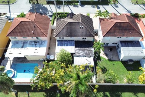 Casa en venta en Miami, Florida, 4 dormitorios, 199.93 m2 № 2007974 - foto 21