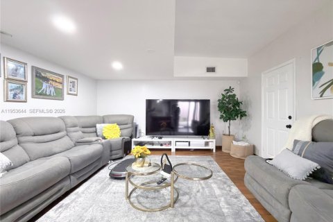 Casa en venta en Miami, Florida, 4 dormitorios, 199.93 m2 № 2007974 - foto 19