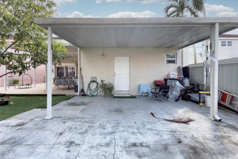 Casa en venta en Miami, Florida, 4 dormitorios, 199.93 m2 № 2007974 - foto 12