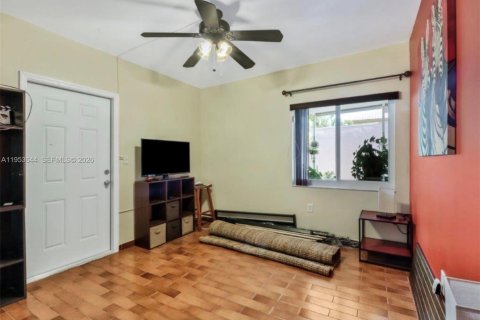 Casa en venta en Miami, Florida, 4 dormitorios, 199.93 m2 № 2007974 - foto 13