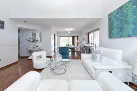 Casa en venta en Miami, Florida, 4 dormitorios, 199.93 m2 № 2007974 - foto 7