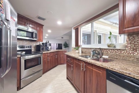 Casa en venta en Miami, Florida, 4 dormitorios, 199.93 m2 № 2007974 - foto 18