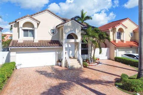 Casa en Miami, Florida 4 dormitorios, 199.93 m2 № 2007974