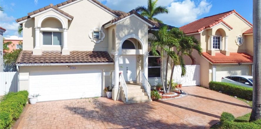 Casa en Miami, Florida 4 dormitorios, 199.93 m2 № 2007974