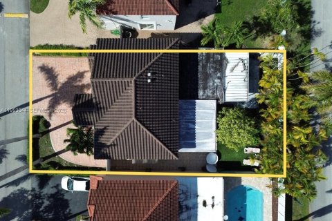 Casa en venta en Miami, Florida, 4 dormitorios, 199.93 m2 № 2007974 - foto 3