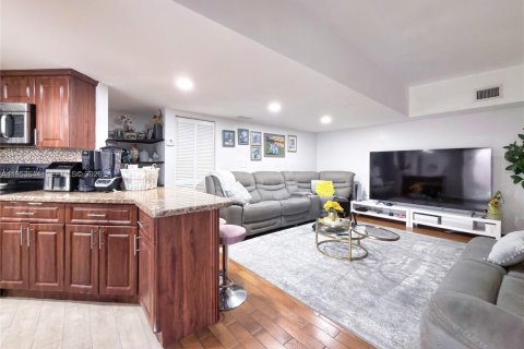 Casa en venta en Miami, Florida, 4 dormitorios, 199.93 m2 № 2007974 - foto 20