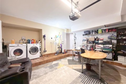 Casa en venta en Miami, Florida, 4 dormitorios, 199.93 m2 № 2007974 - foto 23