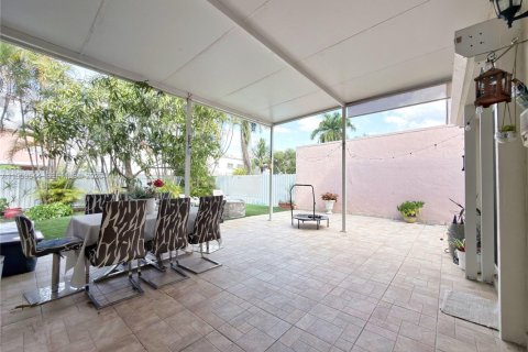 Casa en venta en Miami, Florida, 4 dormitorios, 199.93 m2 № 2007974 - foto 16