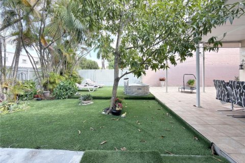 Casa en venta en Miami, Florida, 4 dormitorios, 199.93 m2 № 2007974 - foto 15