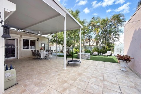 Casa en venta en Miami, Florida, 4 dormitorios, 199.93 m2 № 2007974 - foto 10