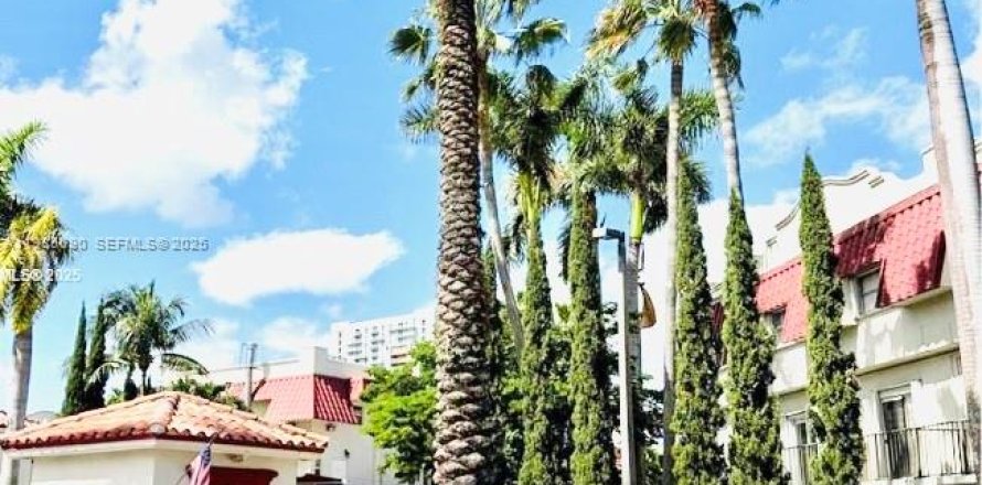 Condominio en Pinecrest, Florida, 1 dormitorio  № 1993817