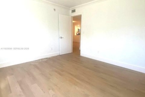 Снять в аренду кондоминиум в Пайнкрест, Флорида 1 спальня, 70.61м2, № 1993817 - фото 10