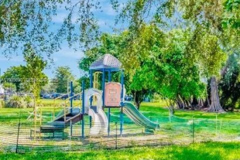 Condominio en alquiler en Pinecrest, Florida, 1 dormitorio, 70.61 m2 № 1993817 - foto 8