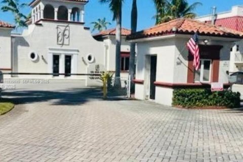 Condominio en alquiler en Pinecrest, Florida, 1 dormitorio, 70.61 m2 № 1993817 - foto 2