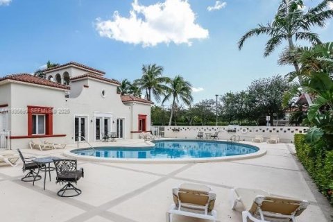 Condominio en alquiler en Pinecrest, Florida, 1 dormitorio, 70.61 m2 № 1993817 - foto 3