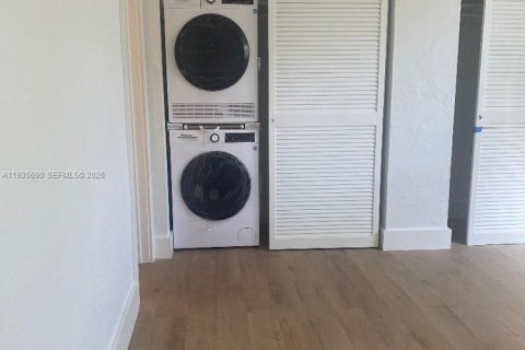 Снять в аренду кондоминиум в Пайнкрест, Флорида 1 спальня, 70.61м2, № 1993817 - фото 11