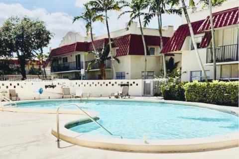 Condominio en alquiler en Pinecrest, Florida, 1 dormitorio, 70.61 m2 № 1993817 - foto 4