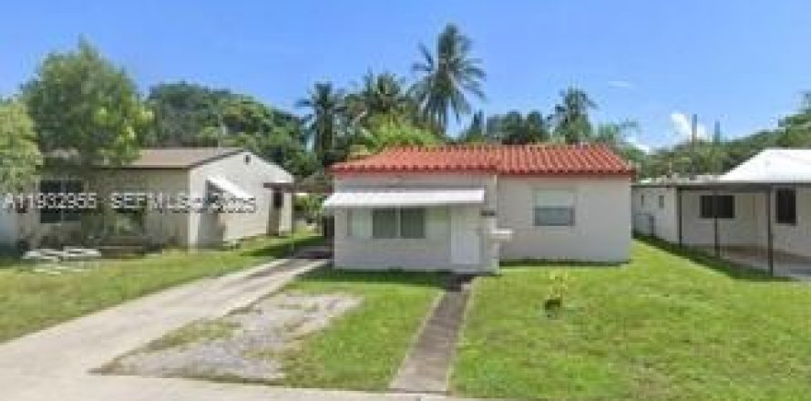 House in Hollywood, Florida 3 bedrooms, 107.12 sq.m. № 1992524