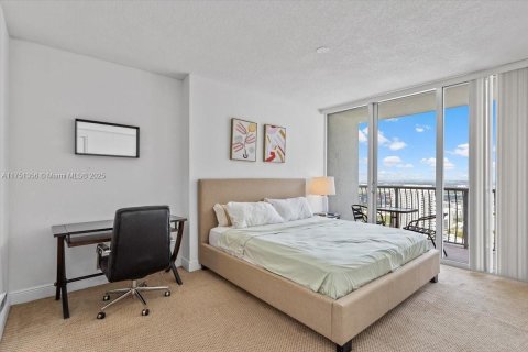 Condo in Miami, Florida, 1 bedroom  № 2019386 - photo 10