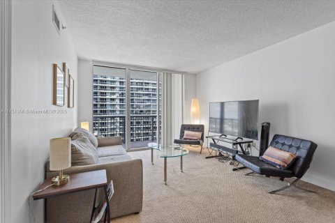 Condo in Miami, Florida, 1 bedroom  № 2019386 - photo 9
