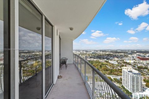 Condo in Miami, Florida, 1 bedroom  № 2019386 - photo 6