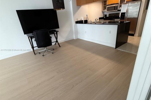Condo in Miami, Florida, 1 bedroom  № 2019386 - photo 22