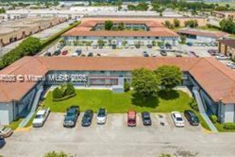 Condominio en venta en Opa-locka, Florida, 3 dormitorios, 86.21 m2 № 1960038 - foto 16