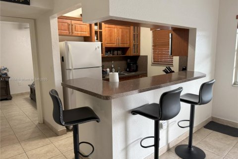 Condominio en venta en Opa-locka, Florida, 3 dormitorios, 86.21 m2 № 1960038 - foto 3