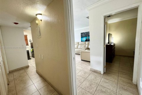 Condominio en venta en Opa-locka, Florida, 3 dormitorios, 86.21 m2 № 1960038 - foto 15