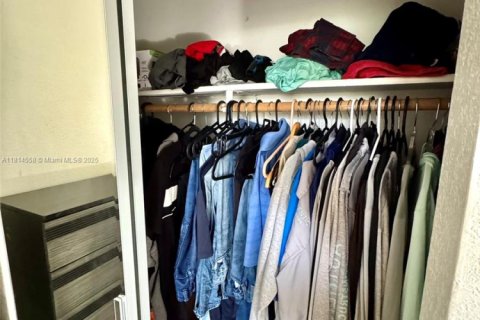 Condominio en venta en Opa-locka, Florida, 3 dormitorios, 86.21 m2 № 1960038 - foto 12