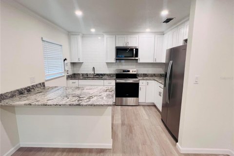 Apartment in New Port Richey, Florida 2 bedrooms, 83.61 sq.m. № 1913892 - photo 2