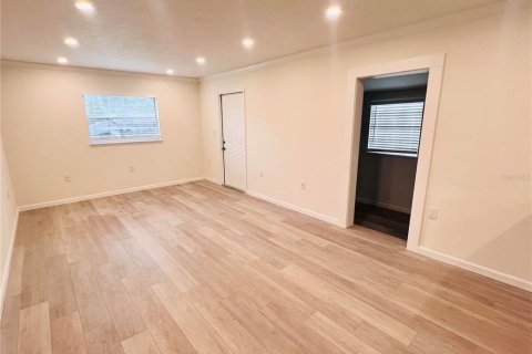 Apartment in New Port Richey, Florida 2 bedrooms, 83.61 sq.m. № 1913892 - photo 4