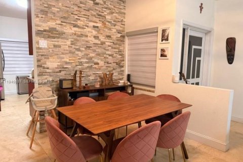 Villa ou maison à vendre à Pembroke Pines, Floride: 3 chambres, 137.03 m2 № 2001698 - photo 6