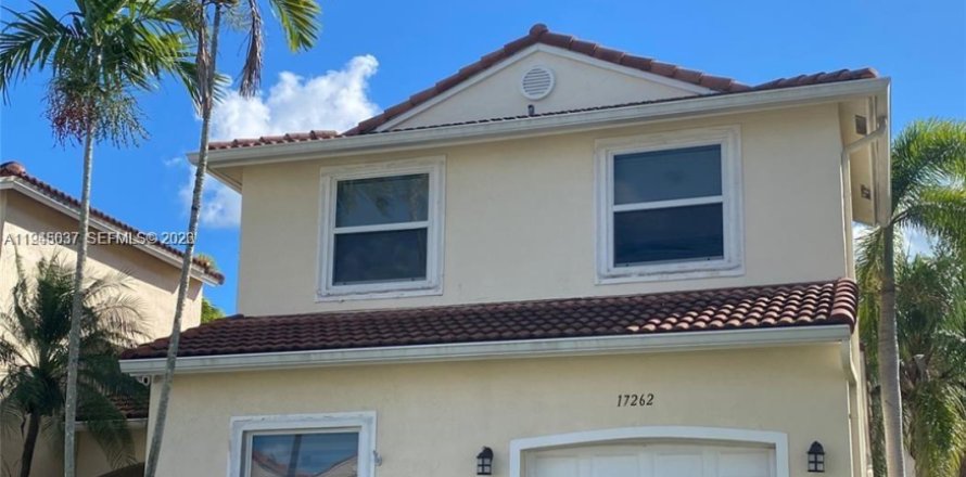 Casa en Pembroke Pines, Florida 3 dormitorios, 137.03 m2 № 2001698