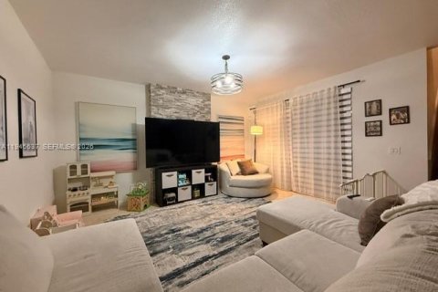 Villa ou maison à vendre à Pembroke Pines, Floride: 3 chambres, 137.03 m2 № 2001698 - photo 4