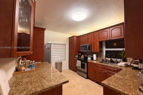 Villa ou maison à vendre à Pembroke Pines, Floride: 3 chambres, 137.03 m2 № 2001698 - photo 2