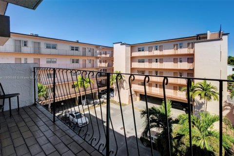 Condominio en venta en Hialeah, Florida, 1 dormitorio, 80.27 m2 № 1957122 - foto 28