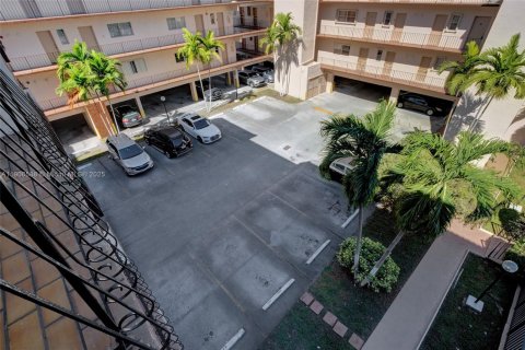 Condominio en venta en Hialeah, Florida, 1 dormitorio, 80.27 m2 № 1957122 - foto 30